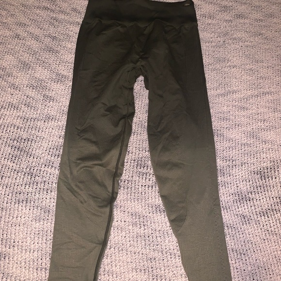 7 PAIR BUNDLE PINK VICTORIA’S SECRET SEAMLESS LEGGINGS IN VARIOUS COLORS -MEDIUM - Picture 8 of 15